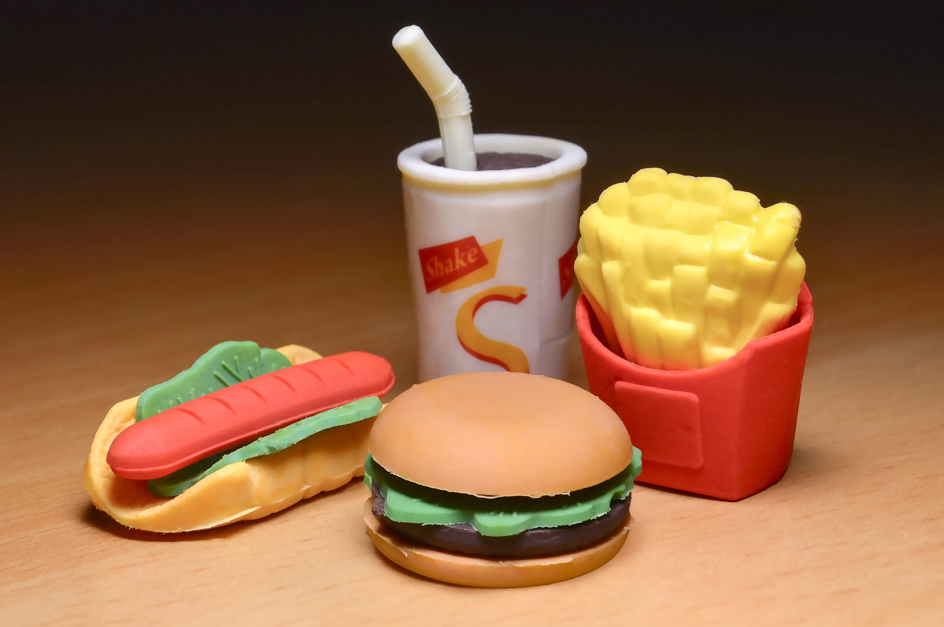 https://pixabay.com/en/chips-fast-food-food-hamburger-1867292/ https://pixabay.com/en/chips-fast-food-food-hamburger-1867292/
