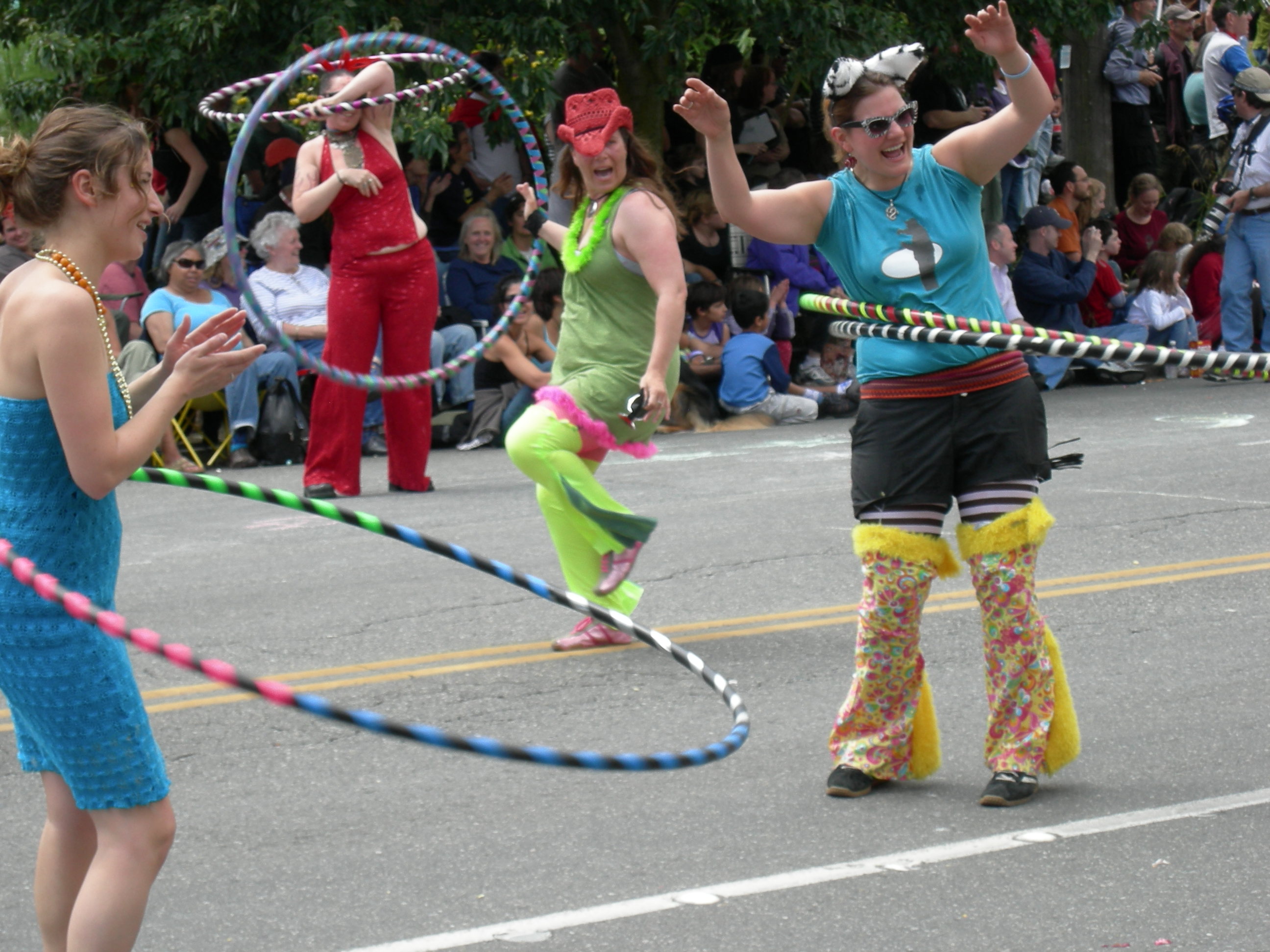 https://commons.wikimedia.org/wiki/File:Fremont_Solstice_Parade_2007_-_hula_hoops_14-3.jpg