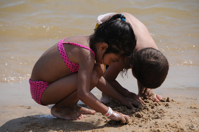 https://commons.wikimedia.org/wiki/File:LA_children_on_beach_(6127491681)_(2).jpg https://commons.wikimedia.org/wiki/File:LA_children_on_beach_(6127491681)_(2).jpg