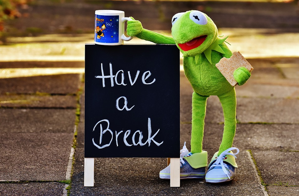 https://pixabay.com/en/kermit-cup-drink-coffee-break-1899259/