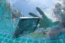 Phone dropped in the water