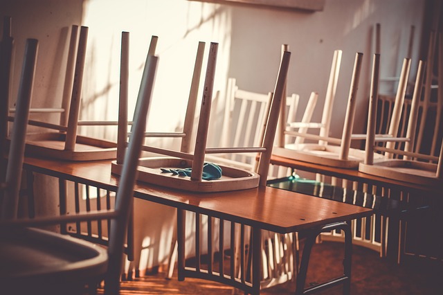 https://pixabay.com/en/class-classroom-room-school-empty-1986501/