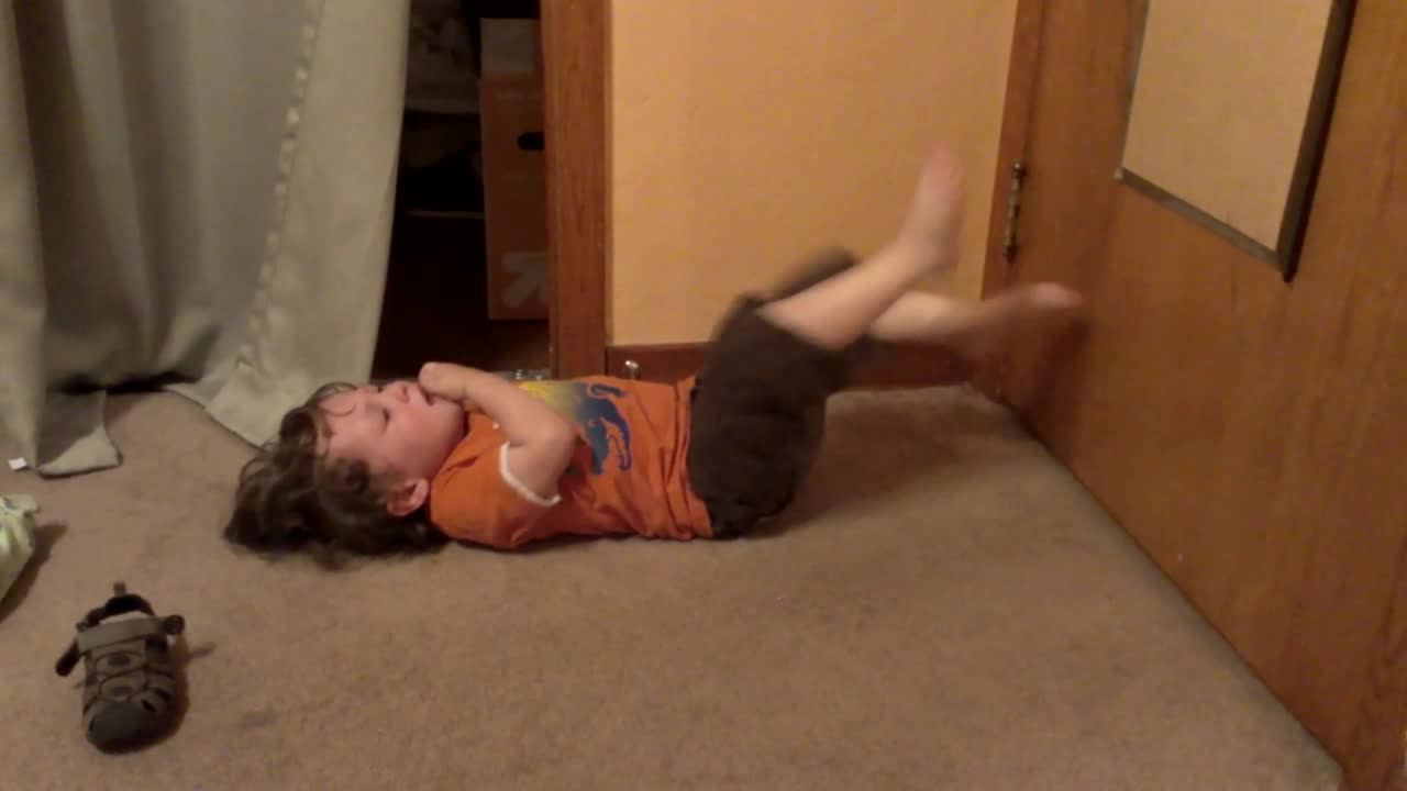 https://commons.wikimedia.org/wiki/File:Toddler_throwing_a_tantrum.ogv