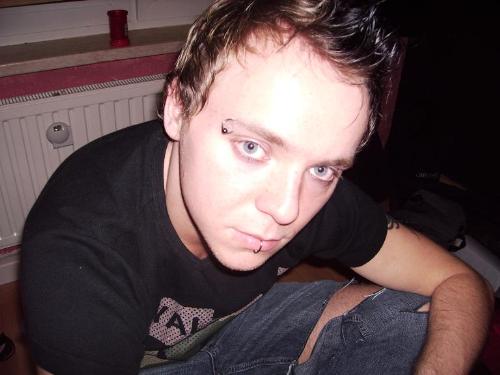 denzelino - this is me late in the night with my lovely blue eyes :-)