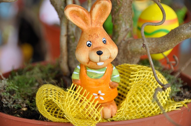 https://pixabay.com/en/easter-hare-easter-bunny-640989/