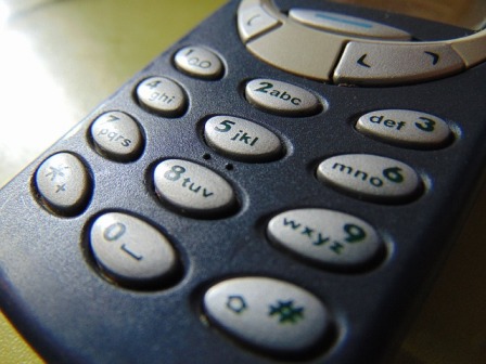 https://pixabay.com/en/phone-mobile-cellular-phone-852952/ https://pixabay.com/en/phone-mobile-cellular-phone-852952/