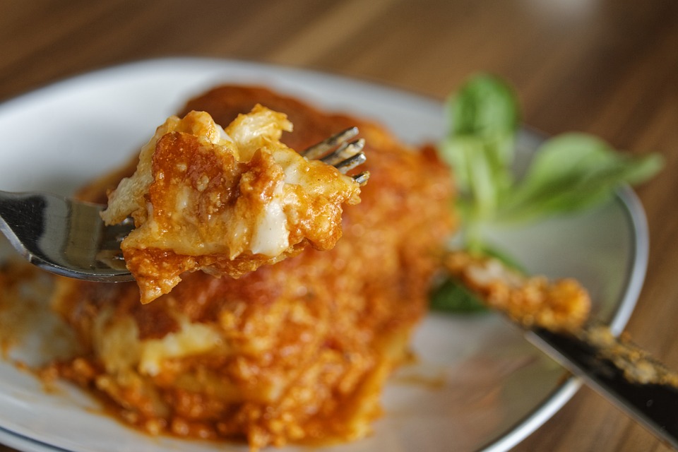 https://pixabay.com/en/lasagna-pasta-noodles-eat-food-2272453/
