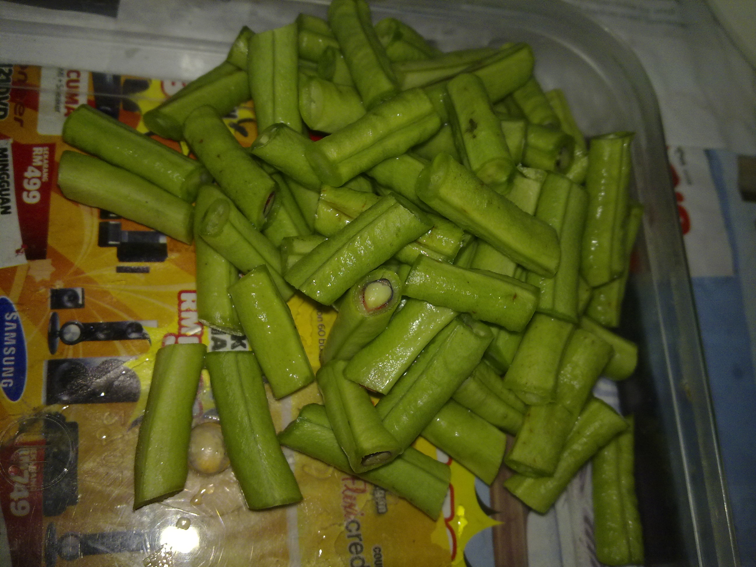 sectioned long beans taken by peachpurple sectioned long beans taken by peachpurple