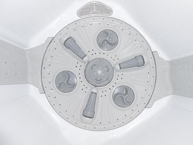 https://pixabay.com/en/electronic-washing-machine-619841/ https://pixabay.com/en/electronic-washing-machine-619841/