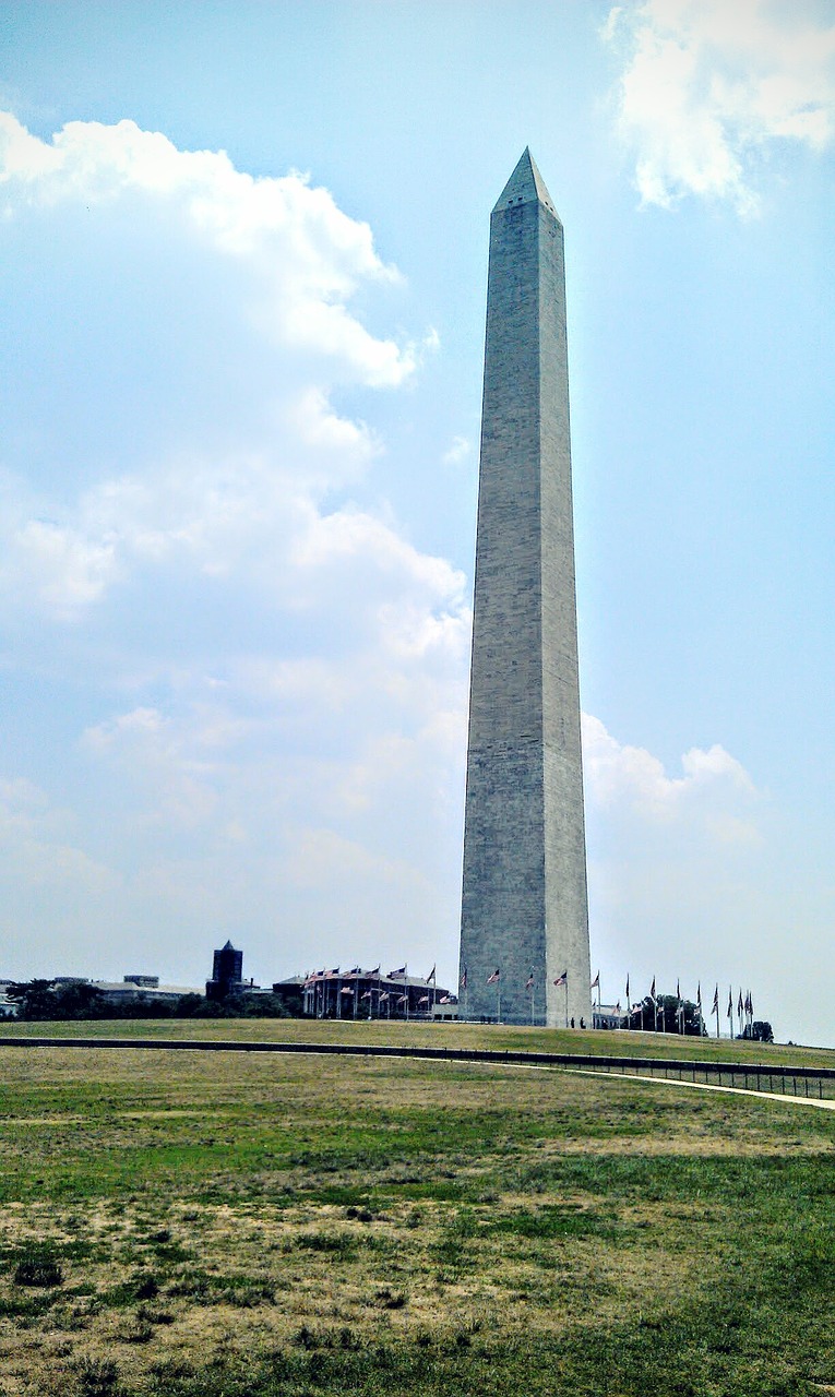 https://pixabay.com/en/american-flags-clouds-grass-lawn-1836231/