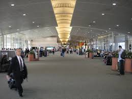 https://commons.wikimedia.org/wiki/File:Tampa-international-airport-interior.jpg