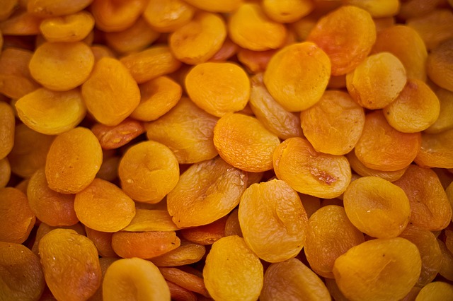 https://pixabay.com/en/apricot-dried-fruit-snacks-macro-1838215/