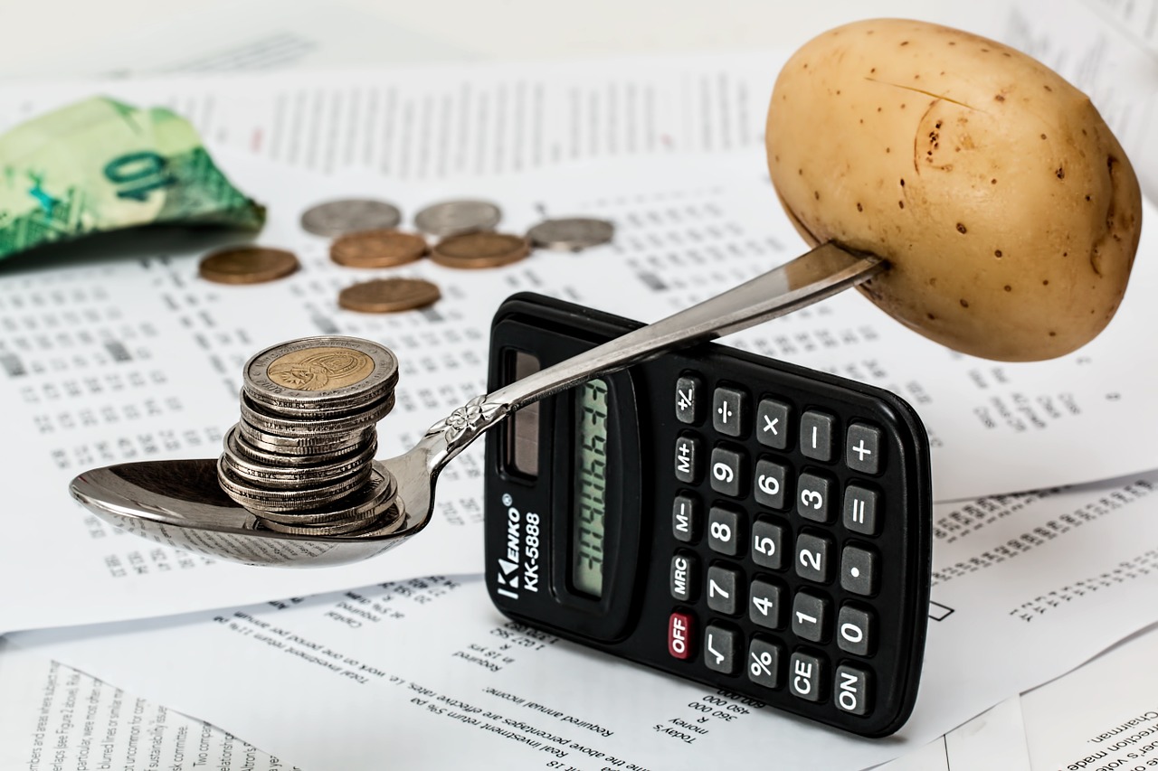 https://pixabay.com/en/coins-calculator-budget-1015125/