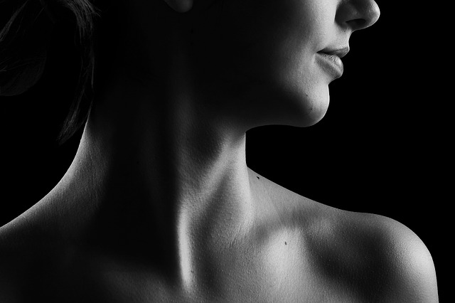 https://pixabay.com/en/neck-black-and-white-beauty-girl-1211231/ https://pixabay.com/en/neck-black-and-white-beauty-girl-1211231/