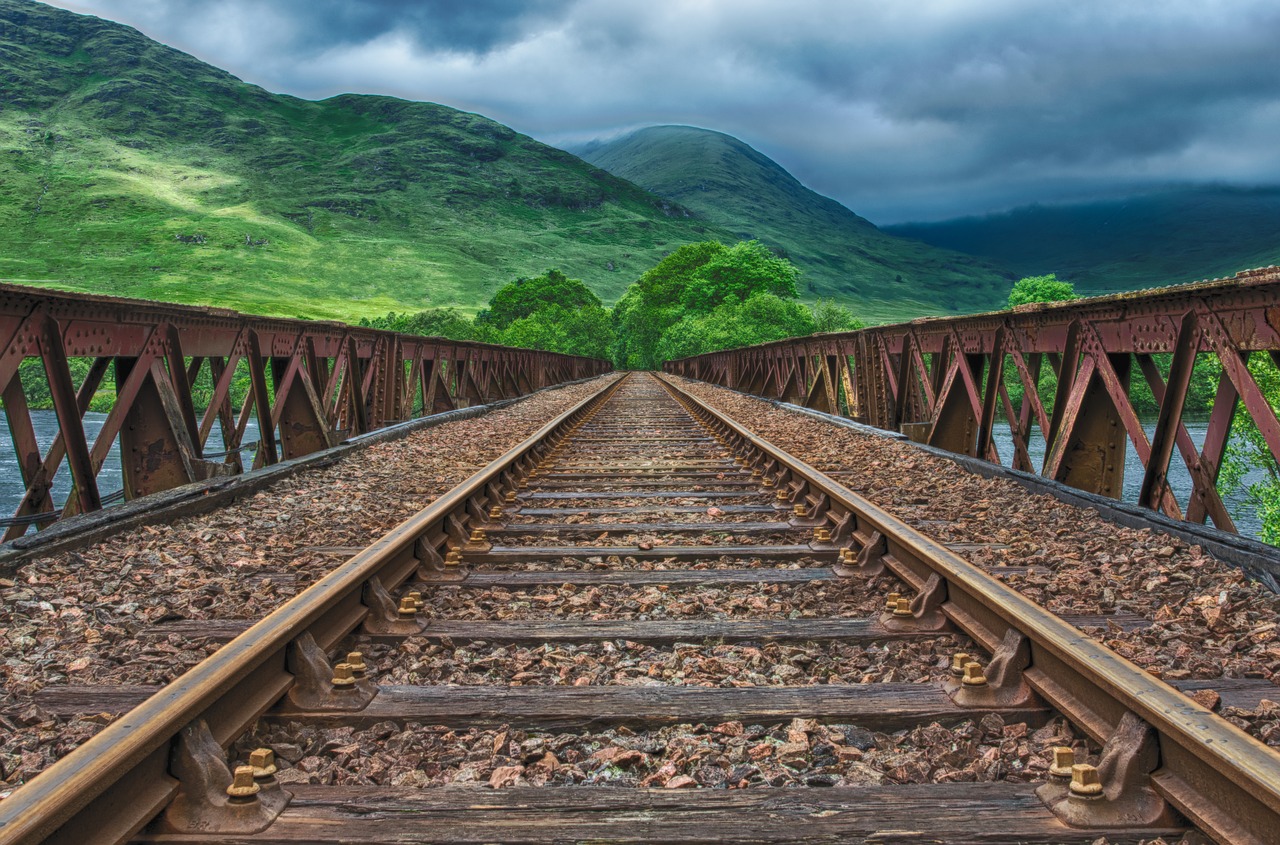 Is God limited by the consciousness track, as we perhaps all are? Is God limited by the consciousness track, as we perhaps all are?