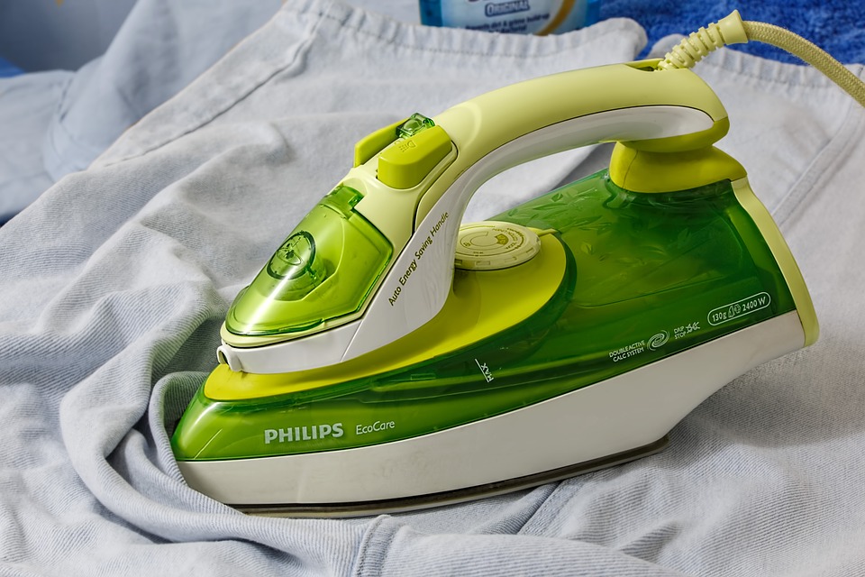 ironing naked, image pixaby