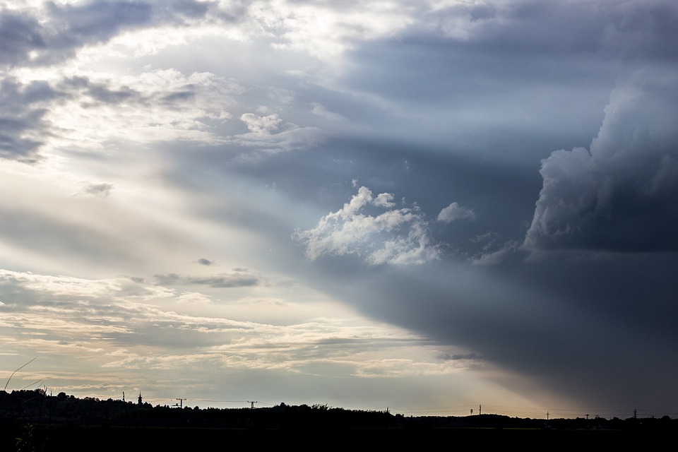 https://pixabay.com/en/overcast-storm-cloud-sky-sunset-2387711/