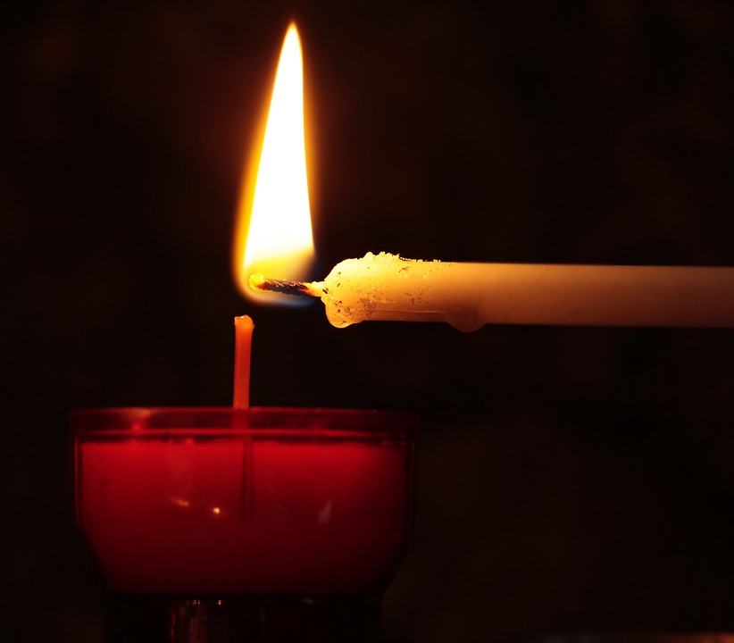 https://pixabay.com/en/candle-tealight-hand-church-light-2738529/