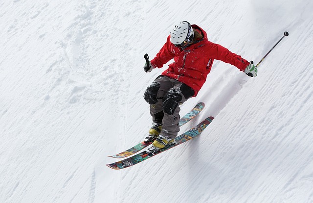 https://pixabay.com/en/freerider-skiing-ski-sports-alpine-498473/