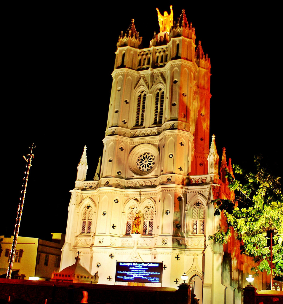 https://upload.wikimedia.org/wikipedia/commons/2/28/St._Joseph%27s_Cathedral%2C_Trivandrum_44.jpg