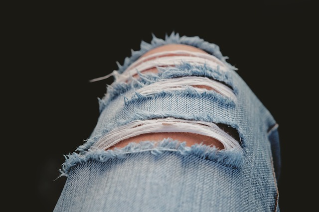 https://pixabay.com/en/ripped-jeans-ripped-jeans-pants-2486950/ https://pixabay.com/en/ripped-jeans-ripped-jeans-pants-2486950/