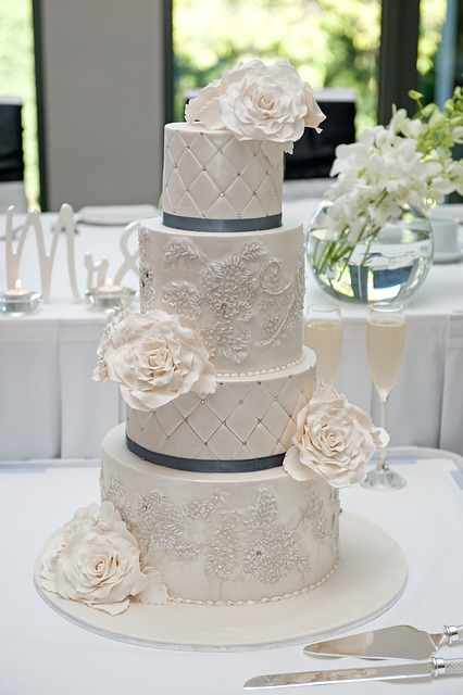 https://pixabay.com/en/wedding-wedding-cake-cake-food-2110546/ https://pixabay.com/en/wedding-wedding-cake-cake-food-2110546/