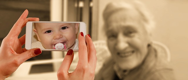 https://pixabay.com/en/smartphone-face-woman-old-baby-1987212/