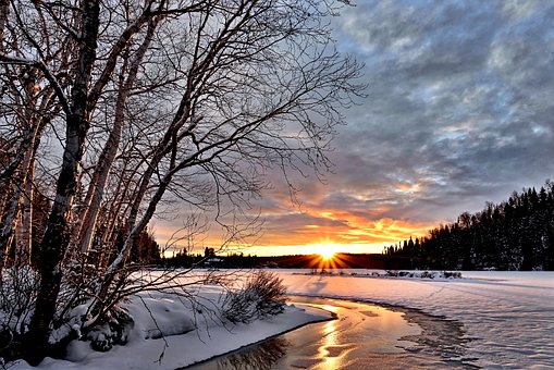 https://pixabay.com/en/winter-landscape-sunset-twilight-2995987/