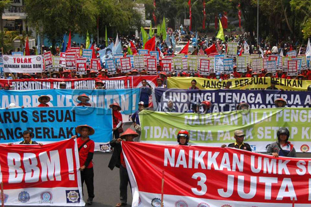 Image Credit: https://cdn.sindonews.net/dyn/620/content/2015/10/31/170/1057684/pekan-depan-buruh-se-tangerang-ancam-mogok-kerja-oZO.jpg Image Credit: https://cdn.sindonews.net/dyn/620/content/2015/10/31/170/1057684/pekan-depan-buruh-se-tangerang-ancam-mogok-kerja-oZO.jpg