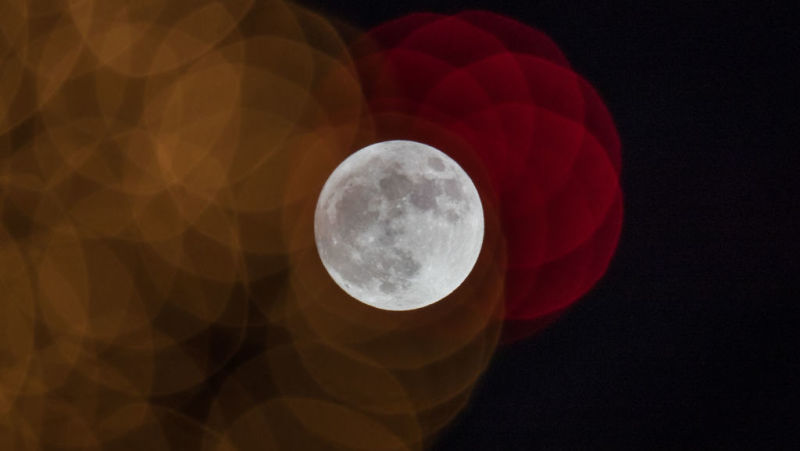https://lifehacker.com/how-to-watch-the-first-blue-moon-in-150-years-1821707505