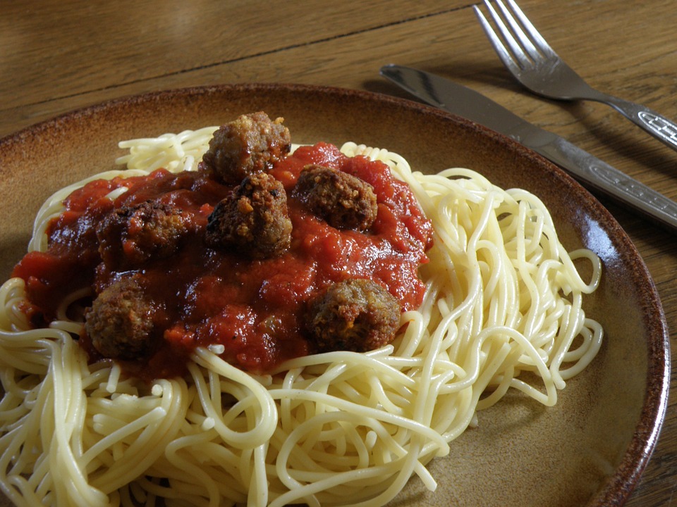 https://pixabay.com/en/spaghetti-meatballs-pasta-lunch-745469/ https://pixabay.com/en/spaghetti-meatballs-pasta-lunch-745469/