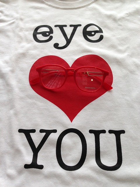 https://pixabay.com/en/t-shirt-print-heart-glasses-love-932081/ https://pixabay.com/en/t-shirt-print-heart-glasses-love-932081/
