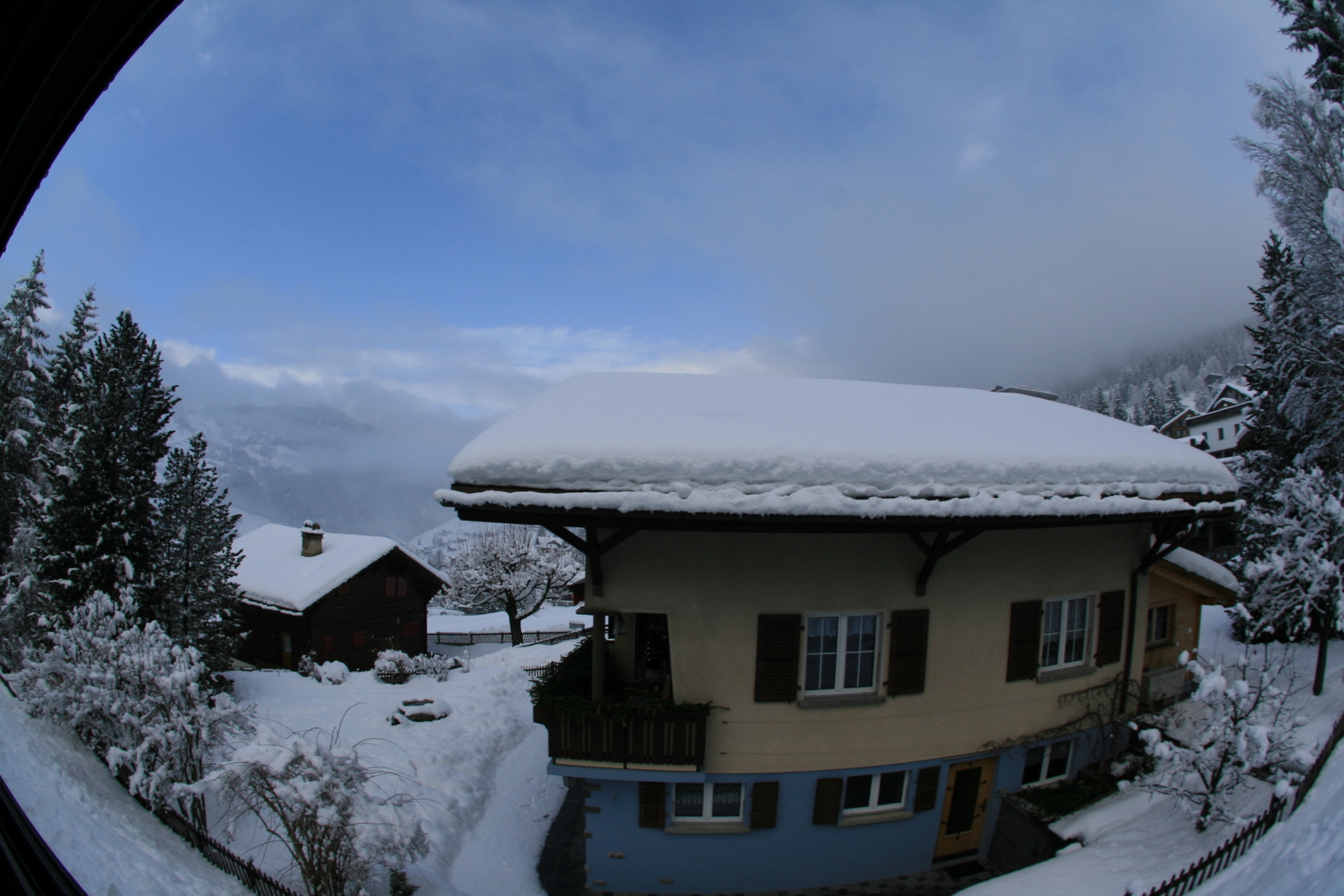 https://commons.wikimedia.org/wiki/File:Grindelwald,_Switzerland_-_panoramio_-_Michal_Gorski_(9).jpg