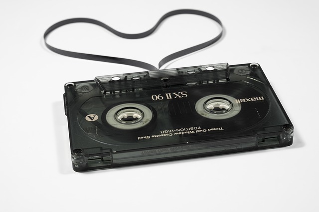 https://pixabay.com/en/cassette-tape-magnetband-band-2979717/