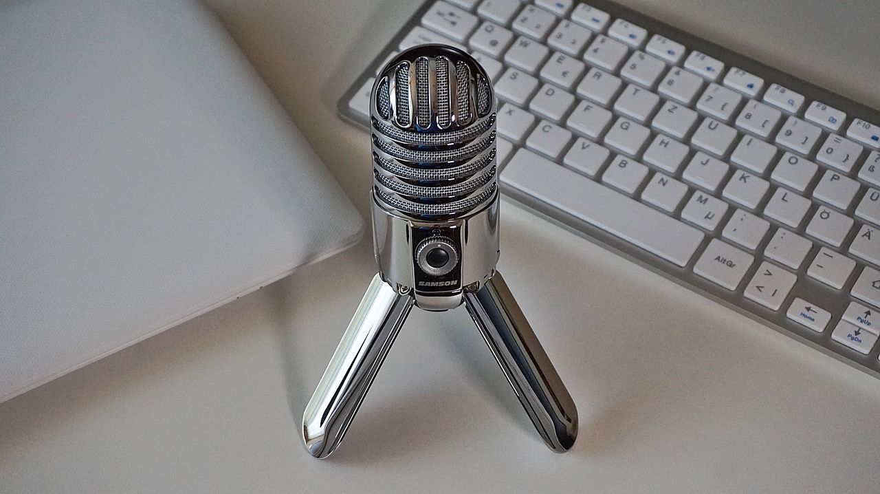 https://pixabay.com/en/microphone-keyboard-podcast-2469292/ https://pixabay.com/en/microphone-keyboard-podcast-2469292/