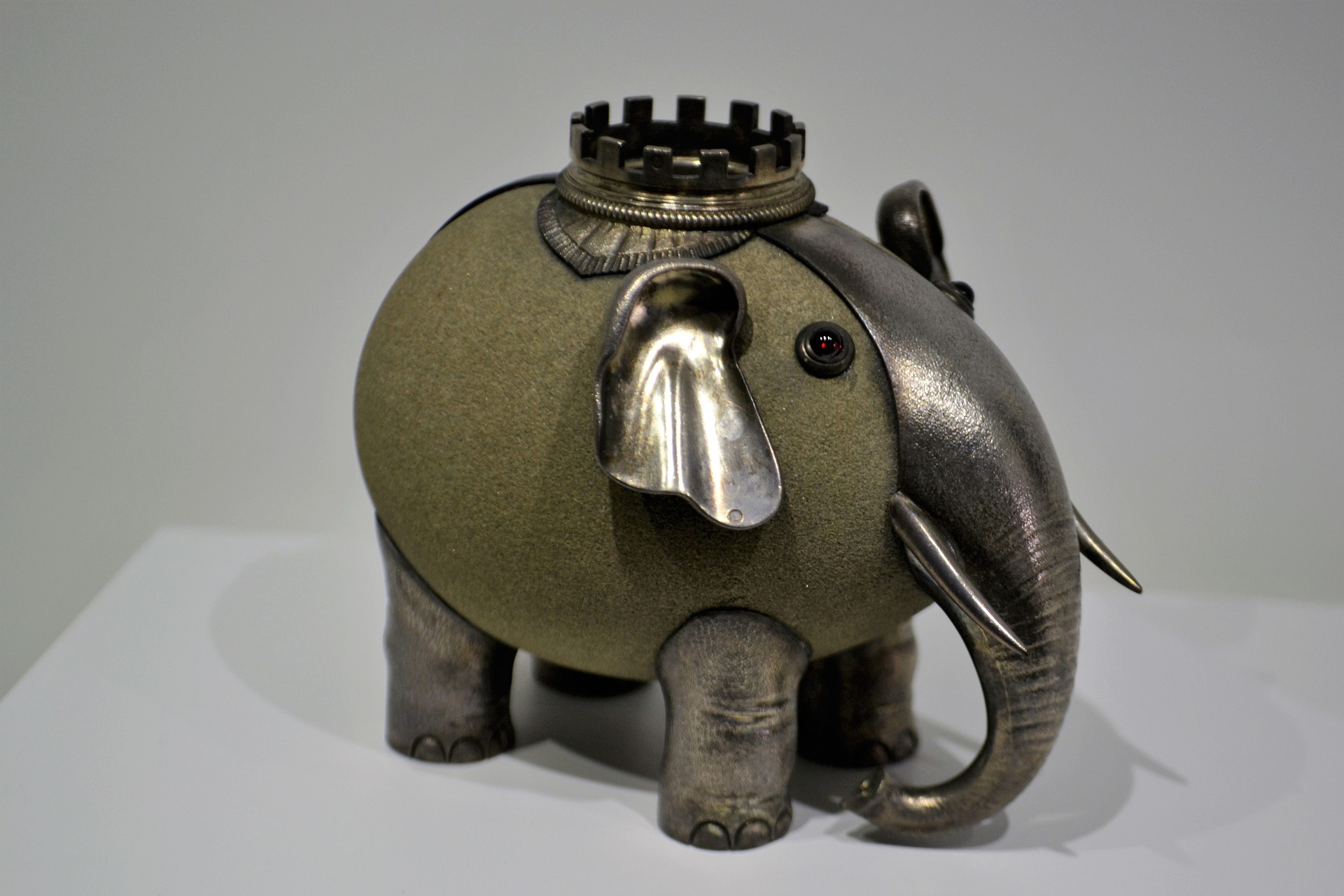 https://pixabay.com/en/elephant-jewels-antique-piggy-bank-3043803/ https://pixabay.com/en/elephant-jewels-antique-piggy-bank-3043803/