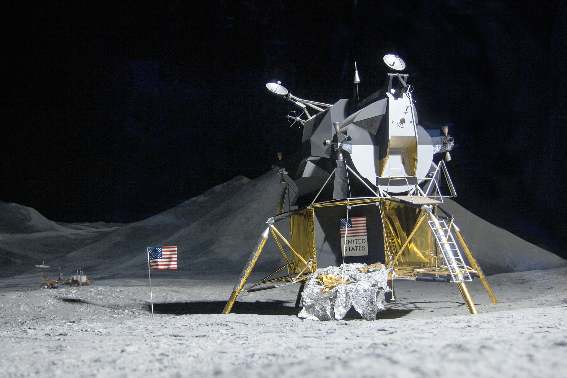 https://pixabay.com/en/moon-landing-lunar-module-eagle-193761/