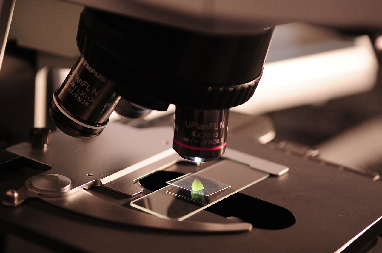 https://pixabay.com/en/microscope-research-lab-laboratory-385364/ https://pixabay.com/en/microscope-research-lab-laboratory-385364/