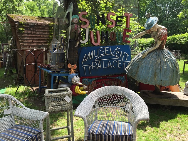 https://pixabay.com/en/junk-haunted-carnival-sale-1691013/