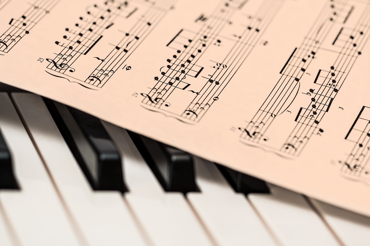 https://pixabay.com/en/piano-music-score-music-sheet-1655558/