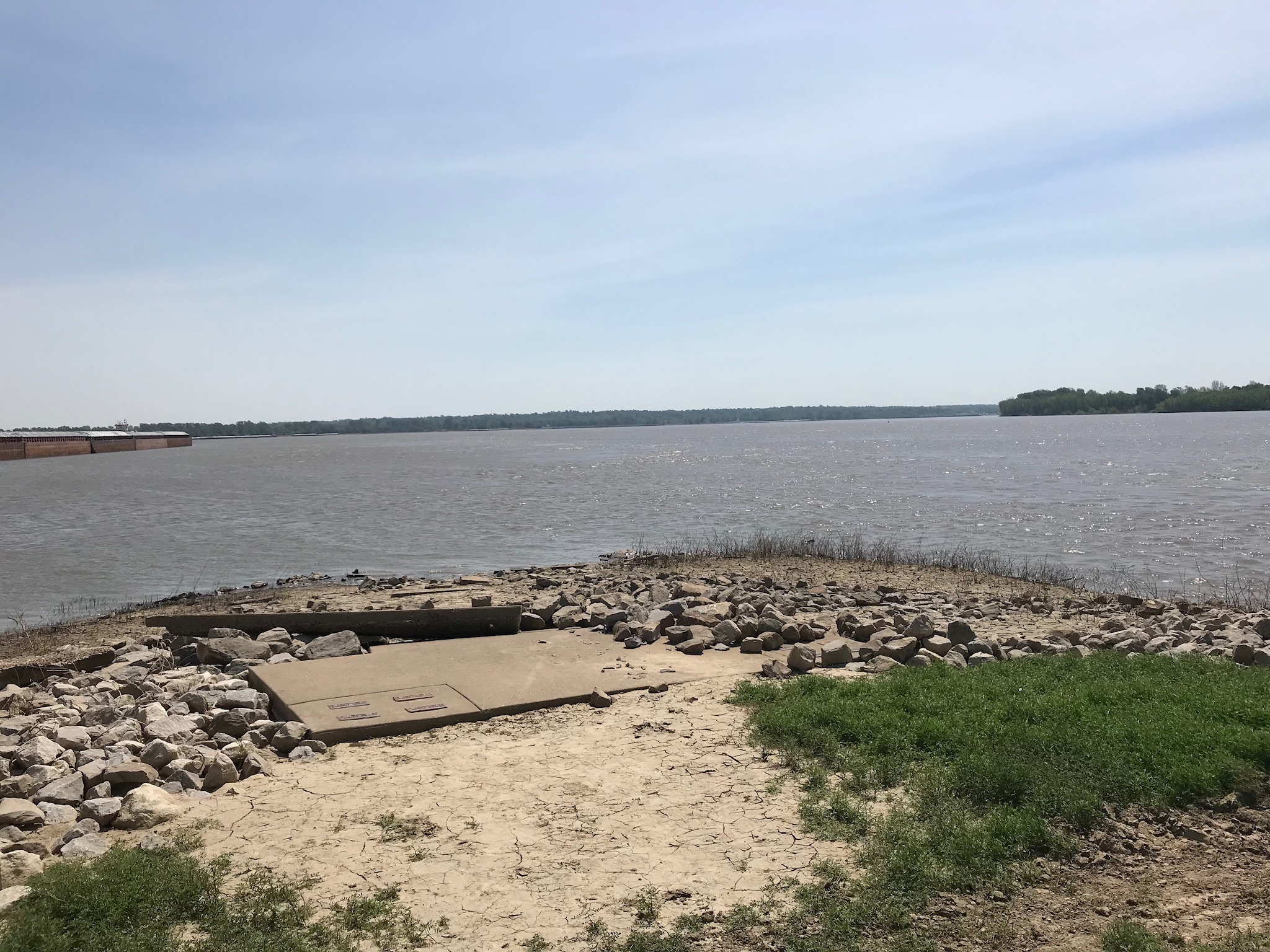 Three states (Kentucky, Illinois, and Missouri) and two rivers (Ohio, Mississippi) in view at Fort Defiance Park, Cairo, Illinois. Photo taken by and the property of FourWalls. Three states (Kentucky, Illinois, and Missouri) and two rivers (Ohio, Mississippi) in view at Fort Defiance Park, Cairo, Illinois. Photo taken by and the property of FourWalls.