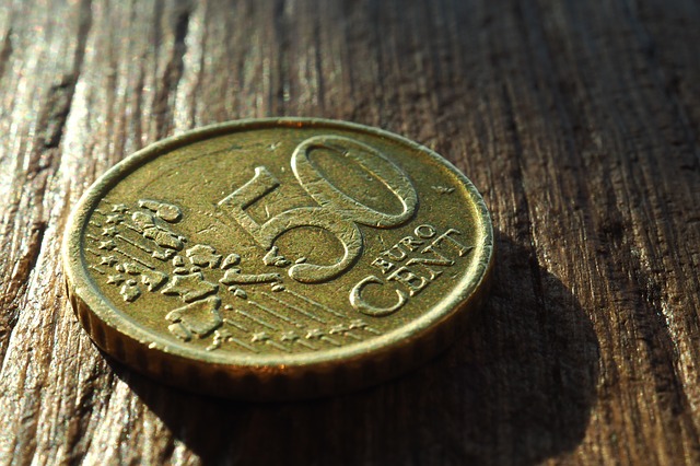 https://pixabay.com/en/coin-money-wood-table-euro-spend-2313058/
