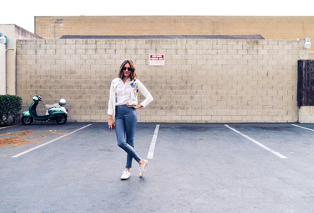 https://pixabay.com/en/girl-woman-fashion-clothes-pants-2627294/ https://pixabay.com/en/girl-woman-fashion-clothes-pants-2627294/