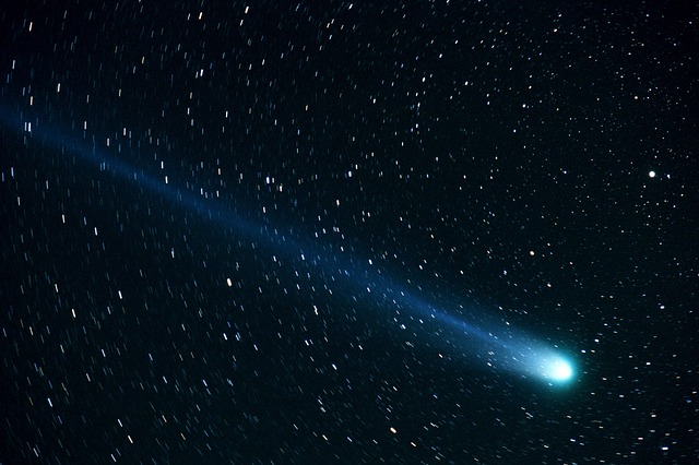 https://pixabay.com/en/comet-hyakutake-space-cosmos-877918/