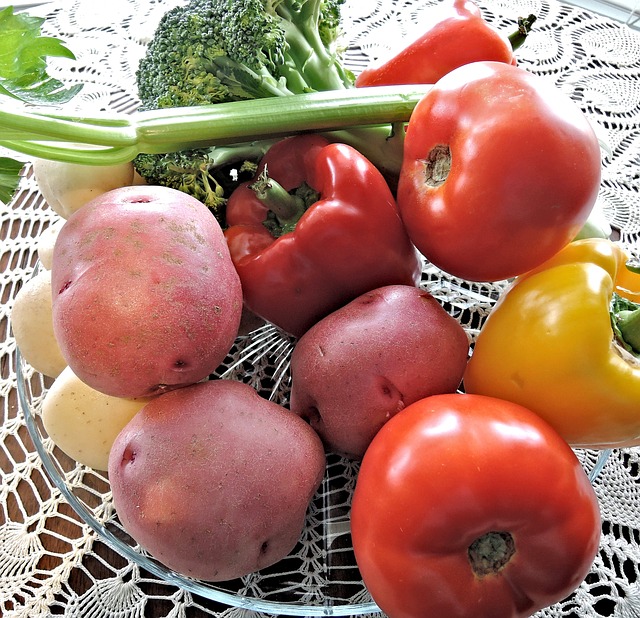 https://pixabay.com/en/market-vegetables-new-potatoes-913514/