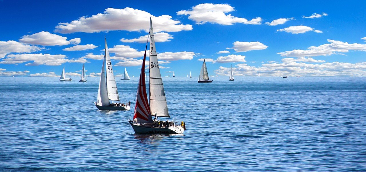 https://cdn.pixabay.com/photo/2016/08/14/18/27/sailing-boat-1593613_960_720.jpg