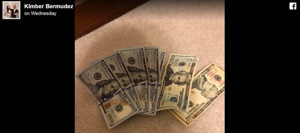 Kimberly Bermudez gets $530 dollars from passengers during a flight Kimberly Bermudez gets $530 dollars from passengers during a flight