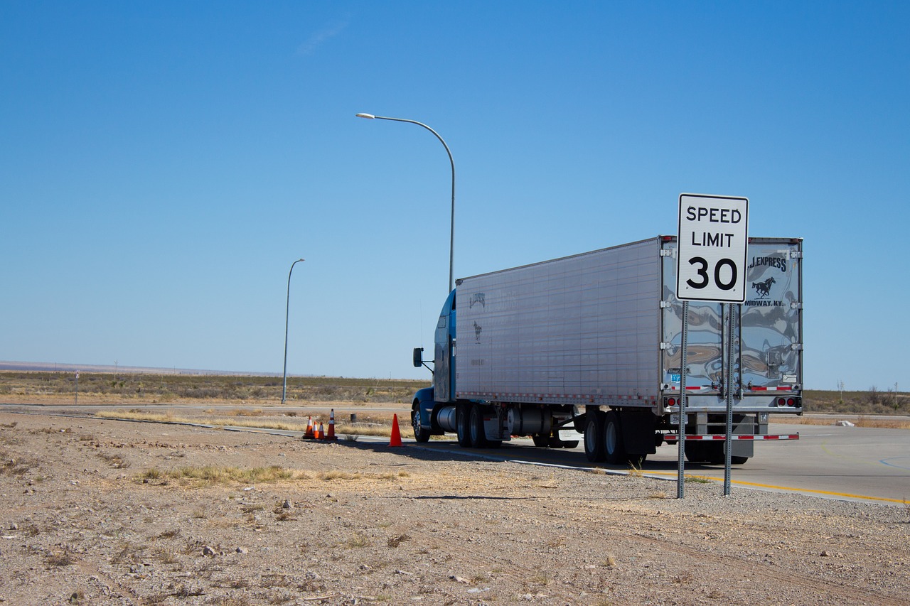 https://cdn.pixabay.com/photo/2016/07/05/21/07/semi-truck-1499375_960_720.jpg https://cdn.pixabay.com/photo/2016/07/05/21/07/semi-truck-1499375_960_720.jpg