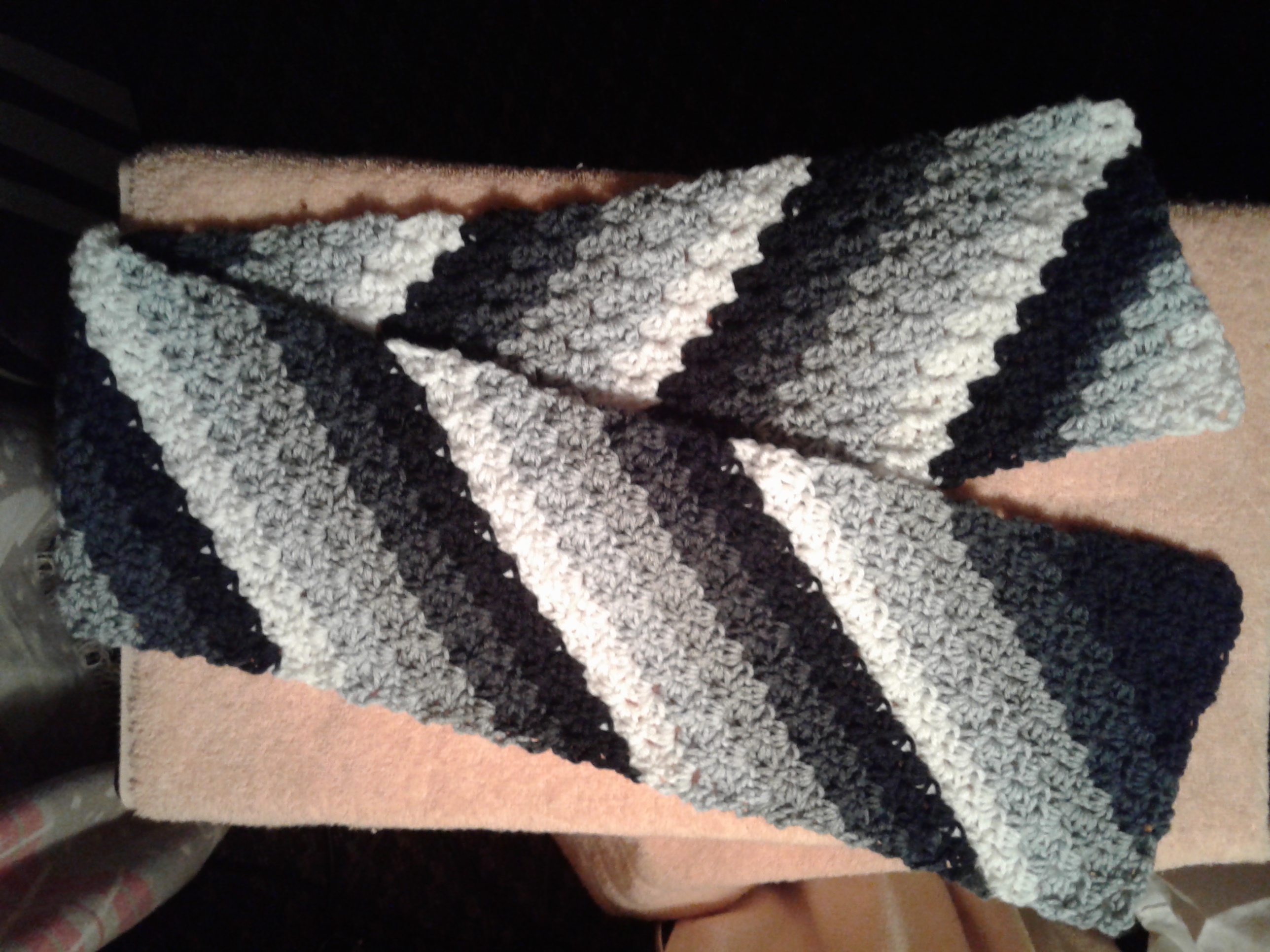 Crochet diagonal stripes