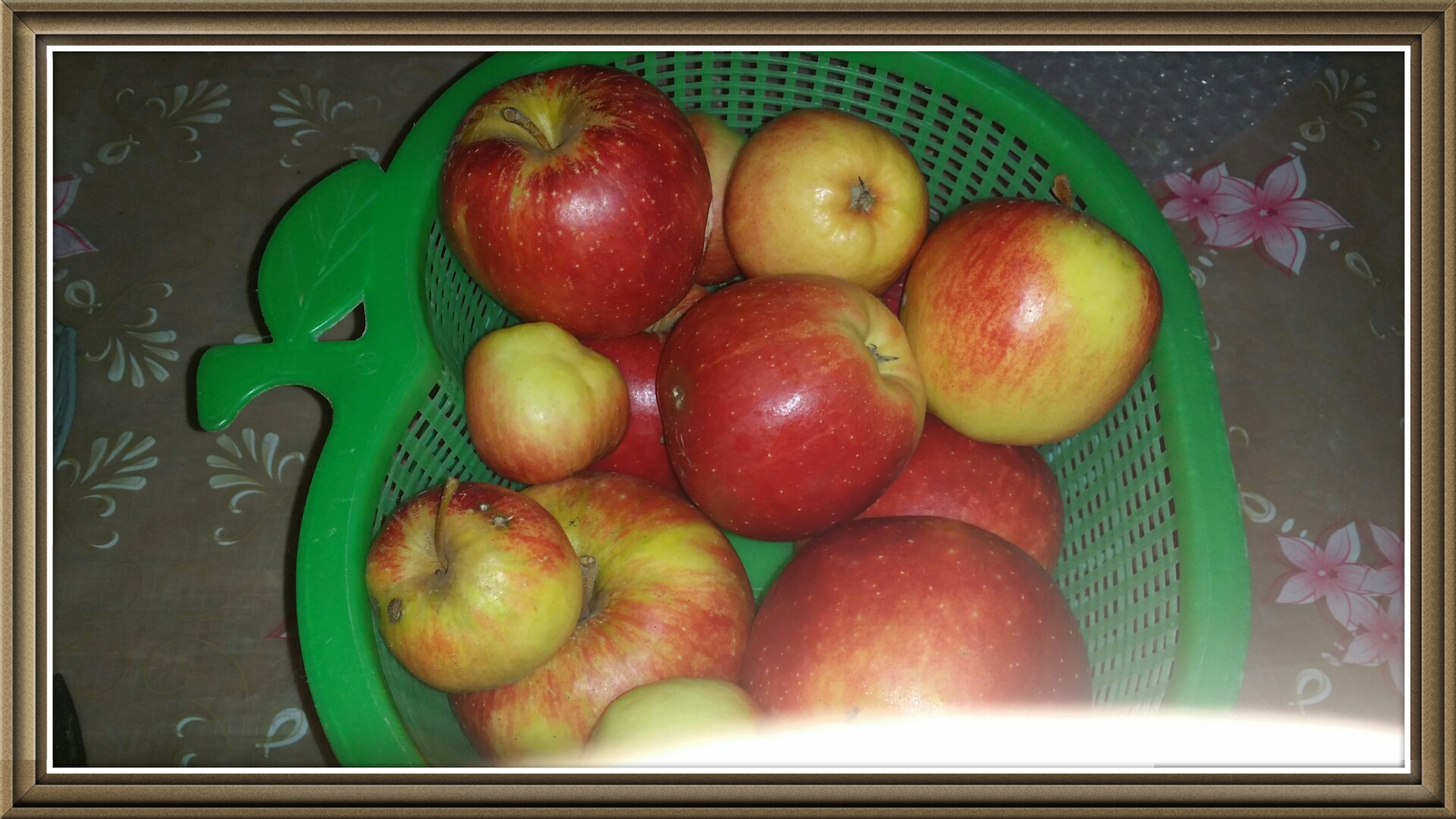 the apples 